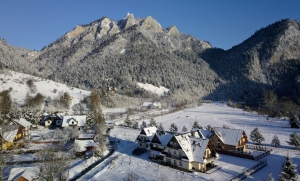 Sromowce Niżne alternatywą dla zatłoczonych zimą kurortów narciarskich takich jak Białka Tatrzańska czy Zakopane.