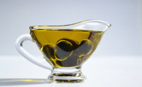 Oliwa z oliwek na twarz: jak stosować i gdzie ją dostać