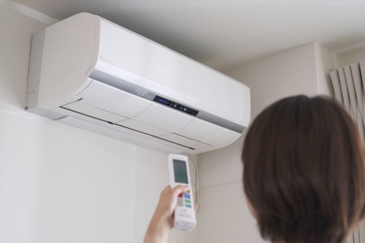Klimatyzator split - montaż jednostki wewnętrznej w pomieszczeniu mieszkalnym