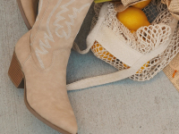 Kowbojki damskie – ponadczasowy styl w nowoczesnym wydaniu