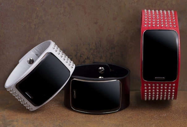 Diesel Black Gold Introduces Custom Samsung Gear S at Runway Show