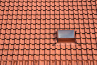 Remont czy punktowa naprawa? Kiedy pofałdowana papa na dachu wymaga wymiany całego pokrycia