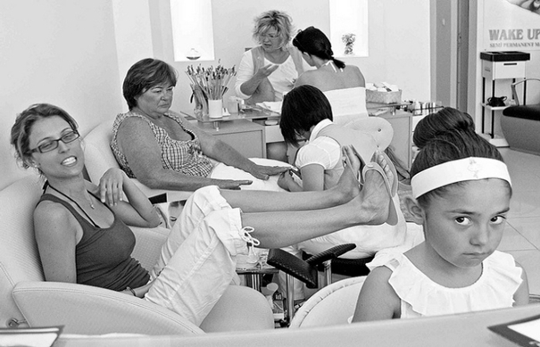 Beauty salon and spa: Why should you visit one?