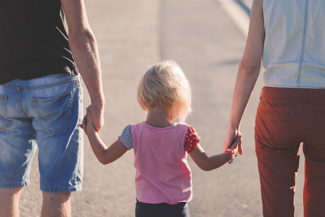 Das Gericht weist die Mutter an, zur Arbeit zu gehen